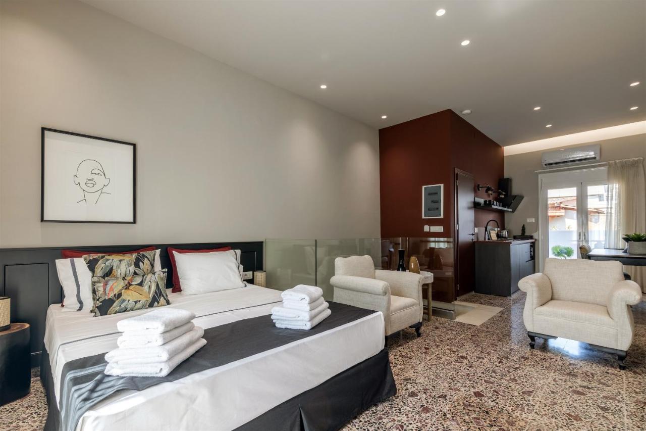 Andrews Luxury Suites Near The Airport Heraklion  ภายนอก รูปภาพ