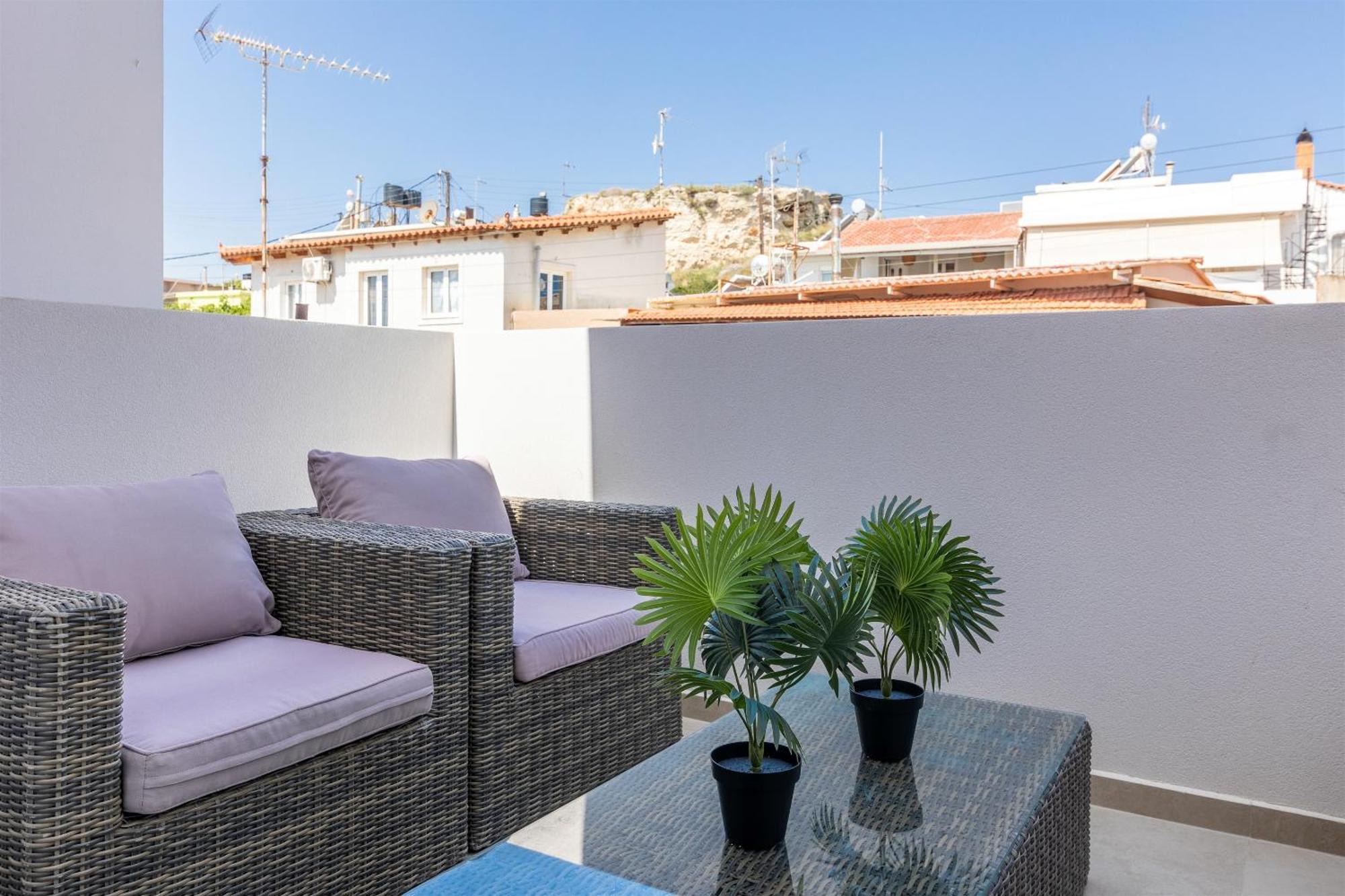 Andrews Luxury Suites Near The Airport Heraklion  ภายนอก รูปภาพ