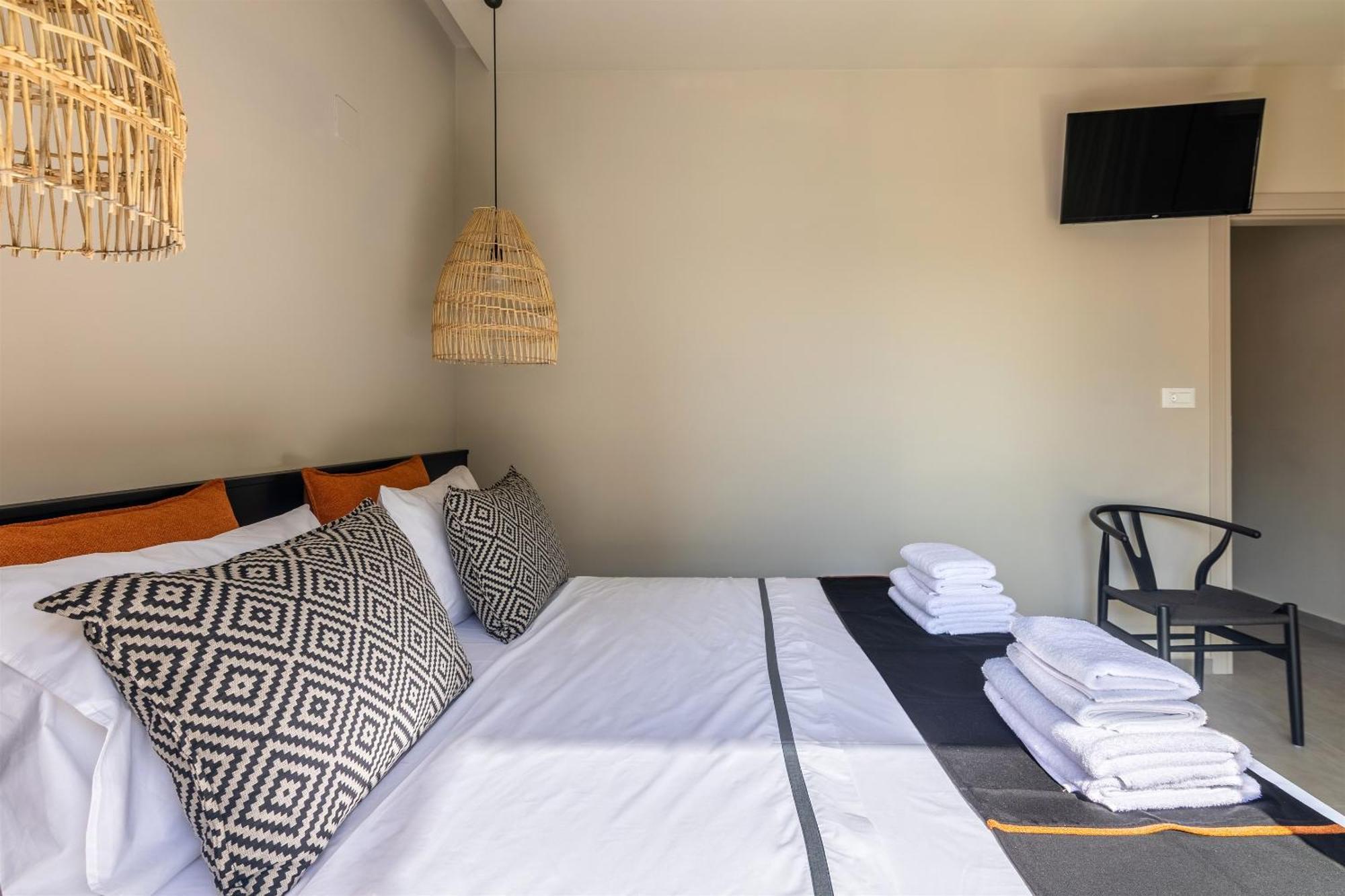 Andrews Luxury Suites Near The Airport Heraklion  ภายนอก รูปภาพ