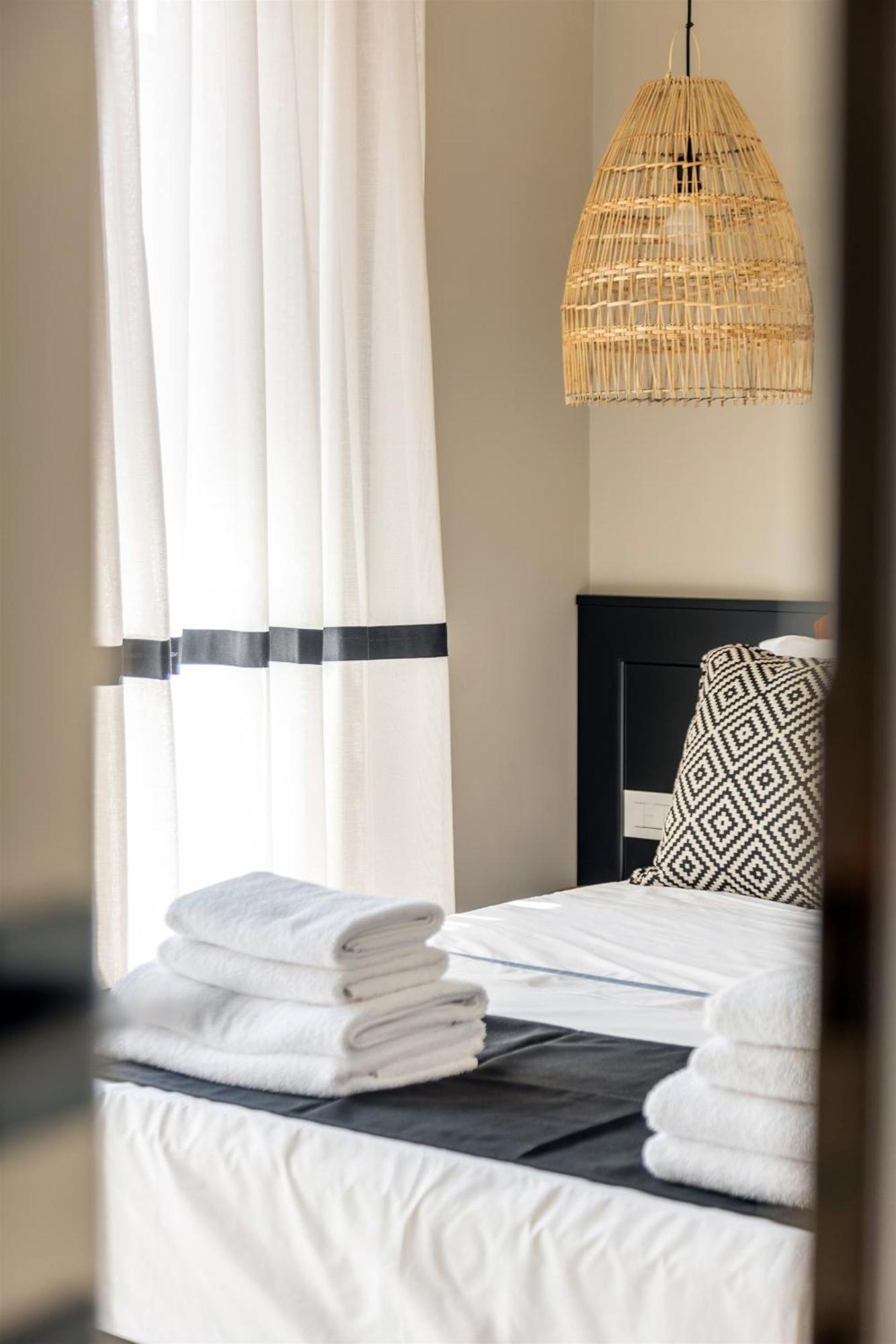 Andrews Luxury Suites Near The Airport Heraklion  ภายนอก รูปภาพ