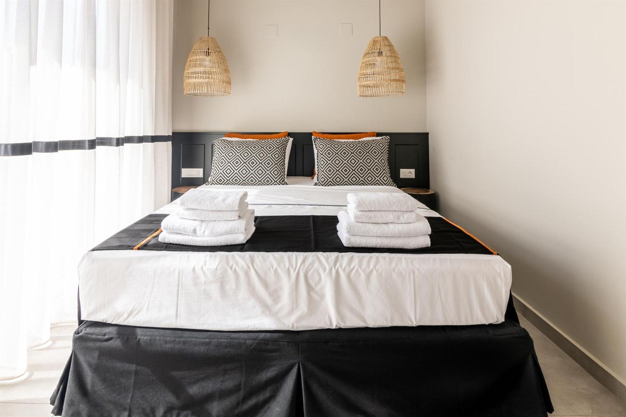 Andrews Luxury Suites Near The Airport Heraklion  ภายนอก รูปภาพ