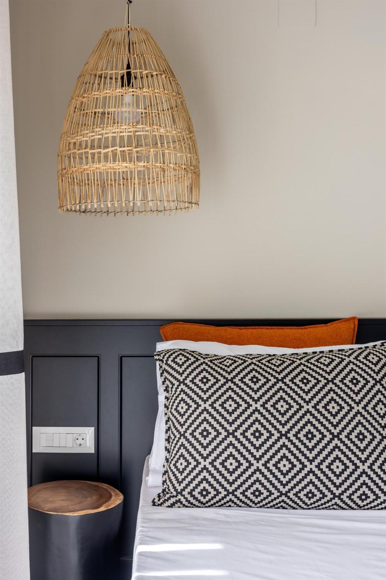 Andrews Luxury Suites Near The Airport Heraklion  ภายนอก รูปภาพ