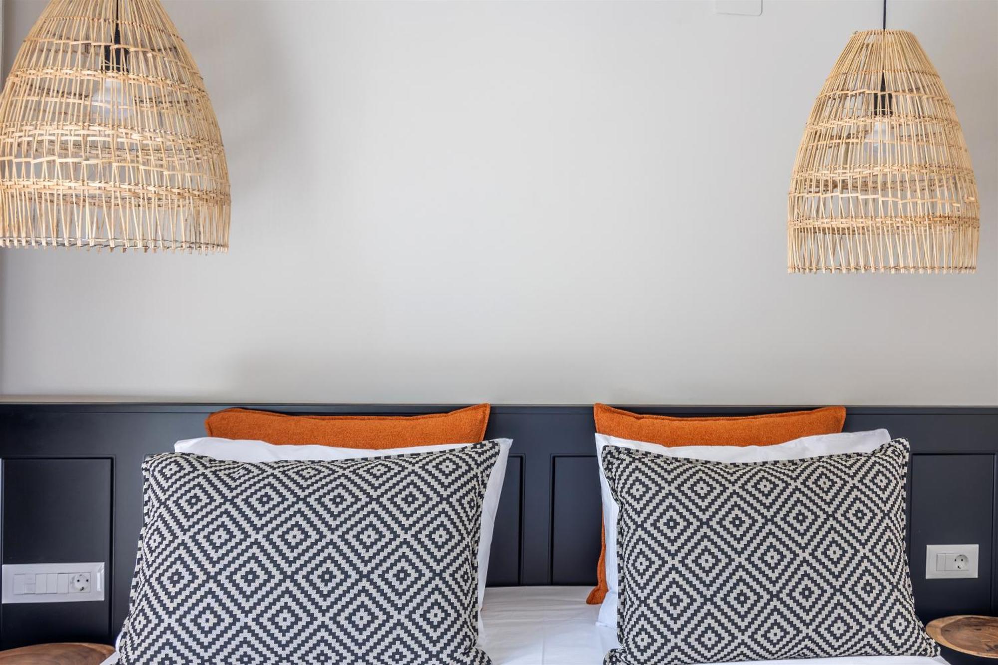 Andrews Luxury Suites Near The Airport Heraklion  ภายนอก รูปภาพ